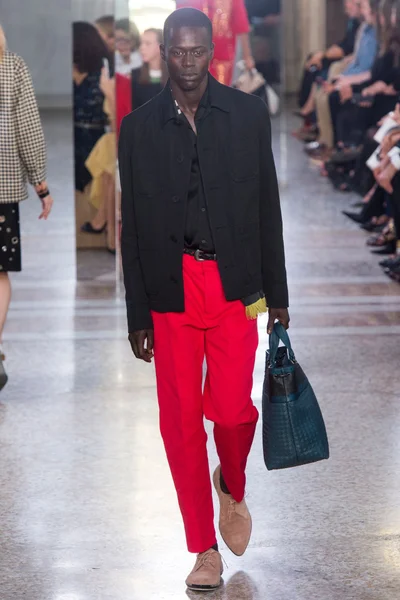 Look 3